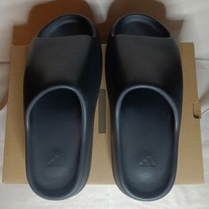 Yeezy slide onyx